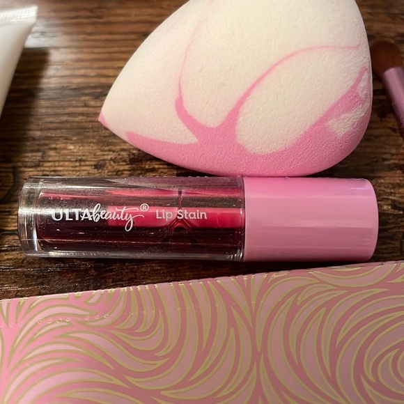 ❤️ 2/$20 or 3/$25 ULTA Beauty Collection 7 Piece Silver Gift Bag $72 Value - Picture 6 of 10